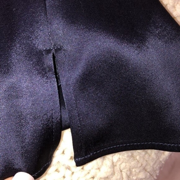 St John size large blue silky sleeveless top - Picture 4 of 10